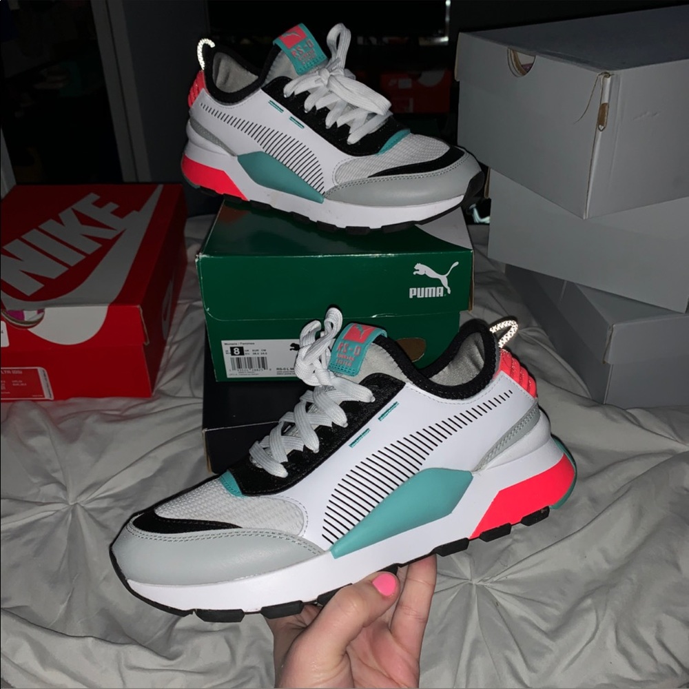 Women’s puma sneakers size 8